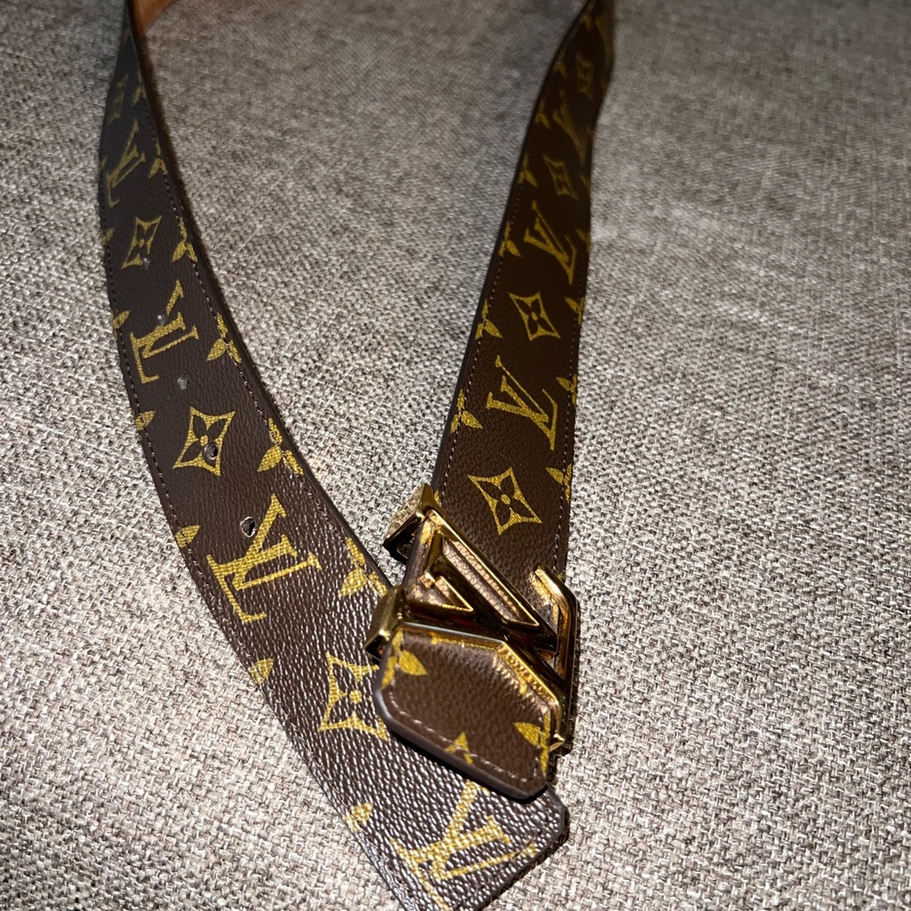 Louis Vuitton Belt- 110 cm- that is from the largest hole around.